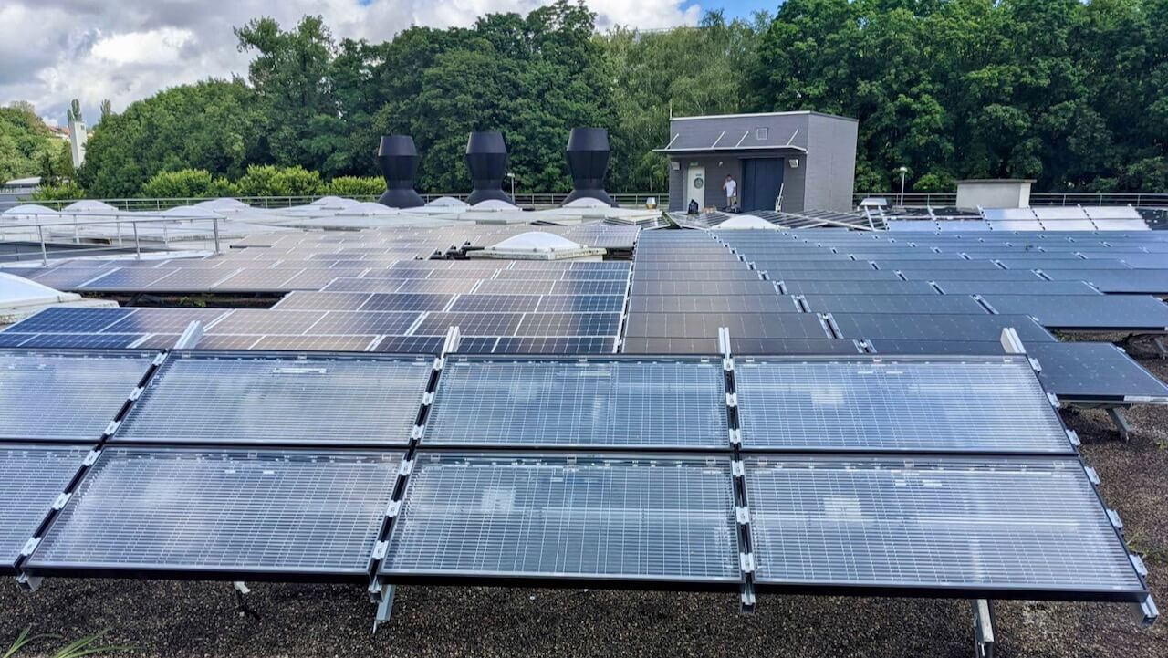 solar pilot installation-for vegetalised rooftop